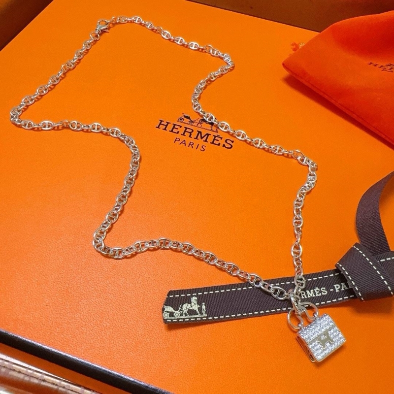 H**me5 necklaces
